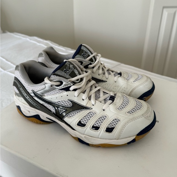 Mizuno Indoor Volleyball Shoes - Picture 1 of 2